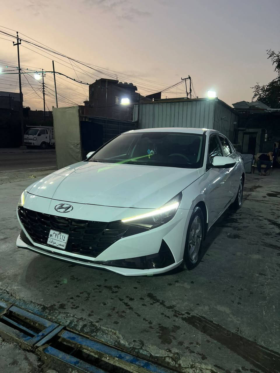 السلام عليكم الانتره مديل 23 وارد كندي  ماشيه 45 كيلو مو ميل  السياره بعدهي بدون رقم حادثها موضح بل صور وبيها بابين كلير مناك السياره جاهزه جديده السعر 138 ورقه وبيها مجال بسيط مكاني بغداد الجديدة الرقم ***********
