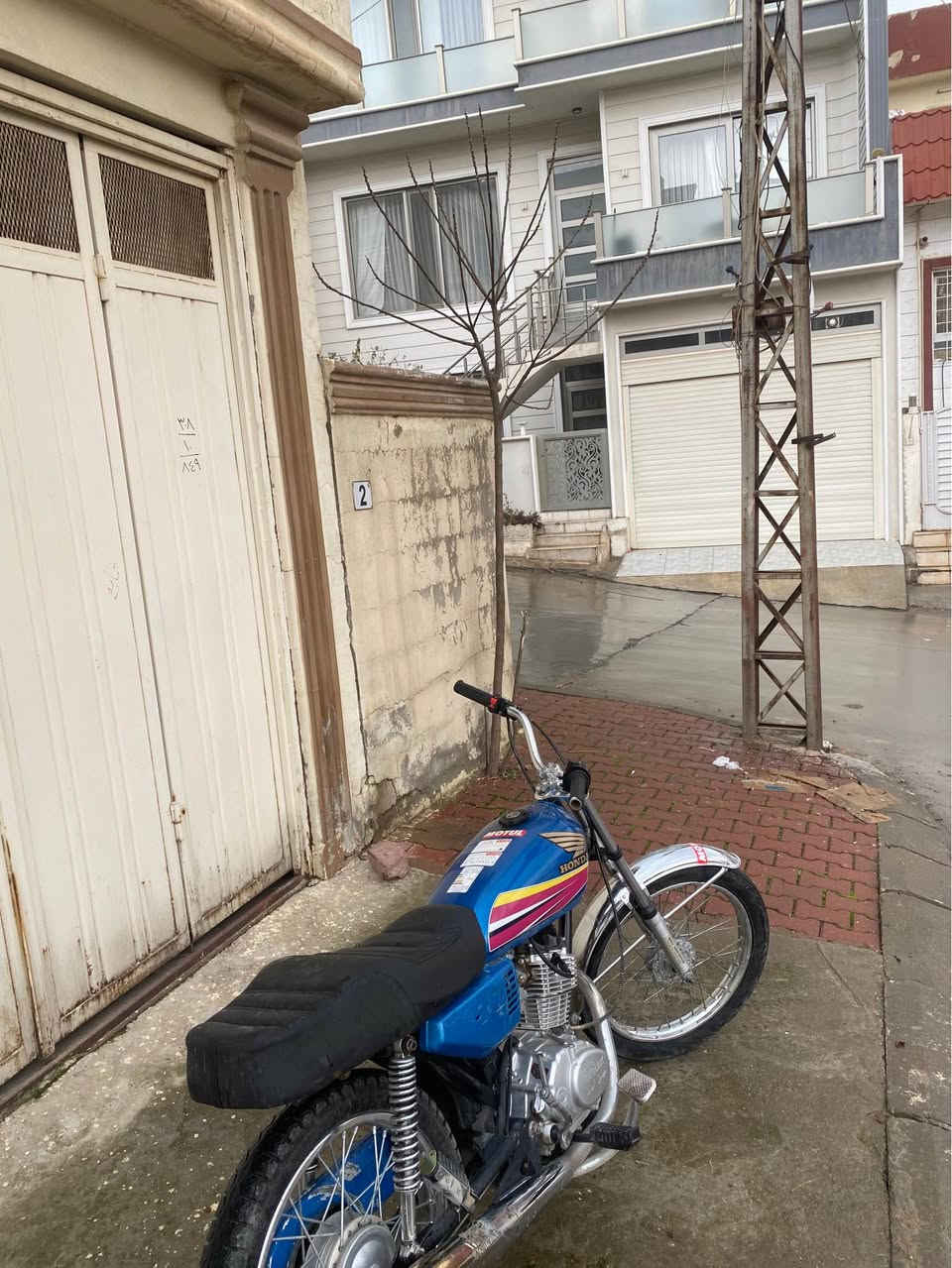 کاکە شتی تاقانەم بۆ هەێناون سفر
بە پارەی ٢١ ٢٢
سۆنلیکی ٢٠٢٣ هەموو گیانی ٢٠٢٣
ماشەڵا زۆر جوانو پاکە 
٢٥٠مەسرەفی نیە بۆ مەسرەف مەگەرێ
ماتۆرەکە لەسلێمانیە
ماتۆرەکە لە چات مەعامەلە ناکەم
لە ڕێزدا
ڕەقەم / ***********
سعری ٣٧٠مەعانەلەیە خوار هەموو بازار السليمانية, العراق
