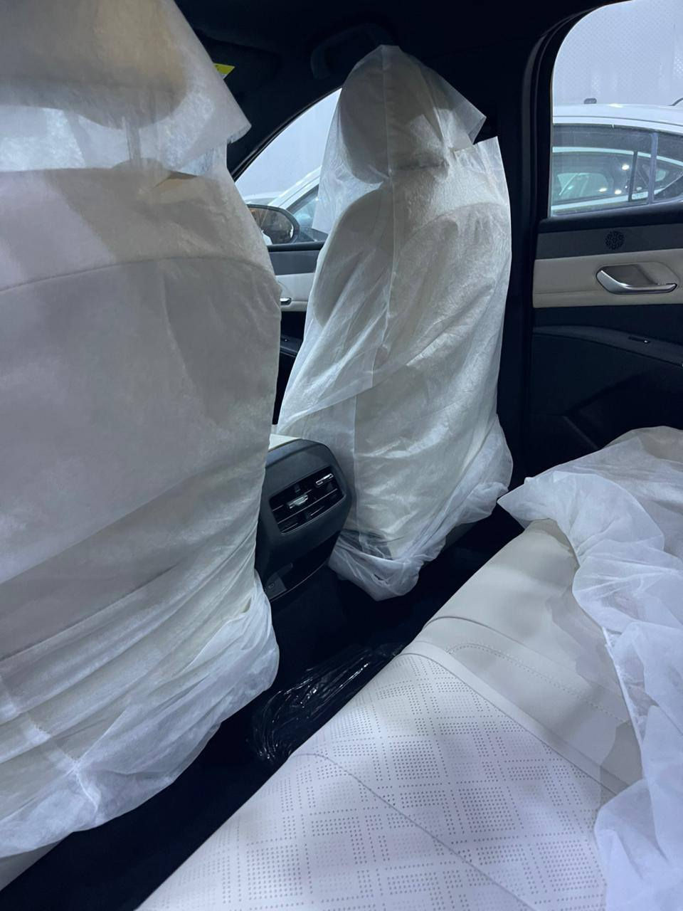 بي واي دي كن بلاص (BYD Qin plus) موديل ٢٠٢٥ 
ماشية ٣٢٠٠  وقابله للزيادة سيارة مثل ما هي على وضع الشركة كل أغراضه و ادواتها وياها وغير مستعملات 
مرقمه بغداد تجي اشوف وتدلل. 
سعرها ١٨ 
***********
