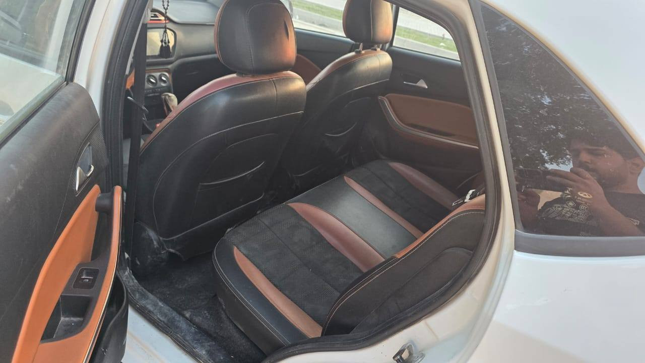 تكيو ٢ موديل ١٨ تخم تاير باسمي وبيه طخه باباب الايمن ومكفوله من كير ومحرك  تيكو 2 رقم السفسار غير متواجد ع فيس ***********
