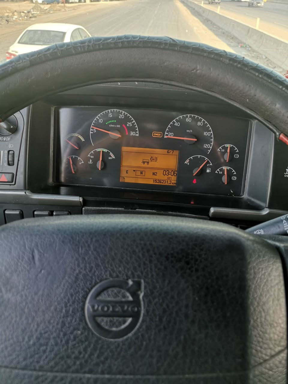 سلام عليكم فالفو للبيع موديل ٢٠٠٤ سنكل امامي  كير موديل حديث قبل فتره بدلته مع كلج  تخم تاير جديد سايلو موديل ٢٠١٤ طارق حاجي كوفين ٣ قبغ ٣ محاور ثنين سبرنك واحد جوبلس تعليك ٤٧ طن يحمل ع طوناج بغداد ع طونج شمال يحمل ٣٤  رقم سليمانيه الجديد بسمي ***********
