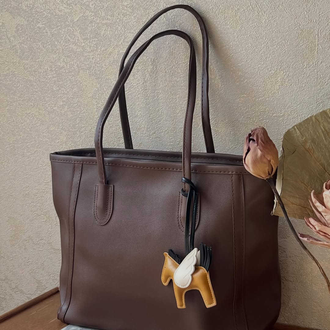 حقيبة جلد لطيفة🐝💐
السعر :10 الف 🌸
القياسات :27*37 cm 🩷


**إذا كنت صاحب هذا الإعلان وتريد حذفه لأي سبب، رجاءا أرسل رسالة إلى الدعم الفني**