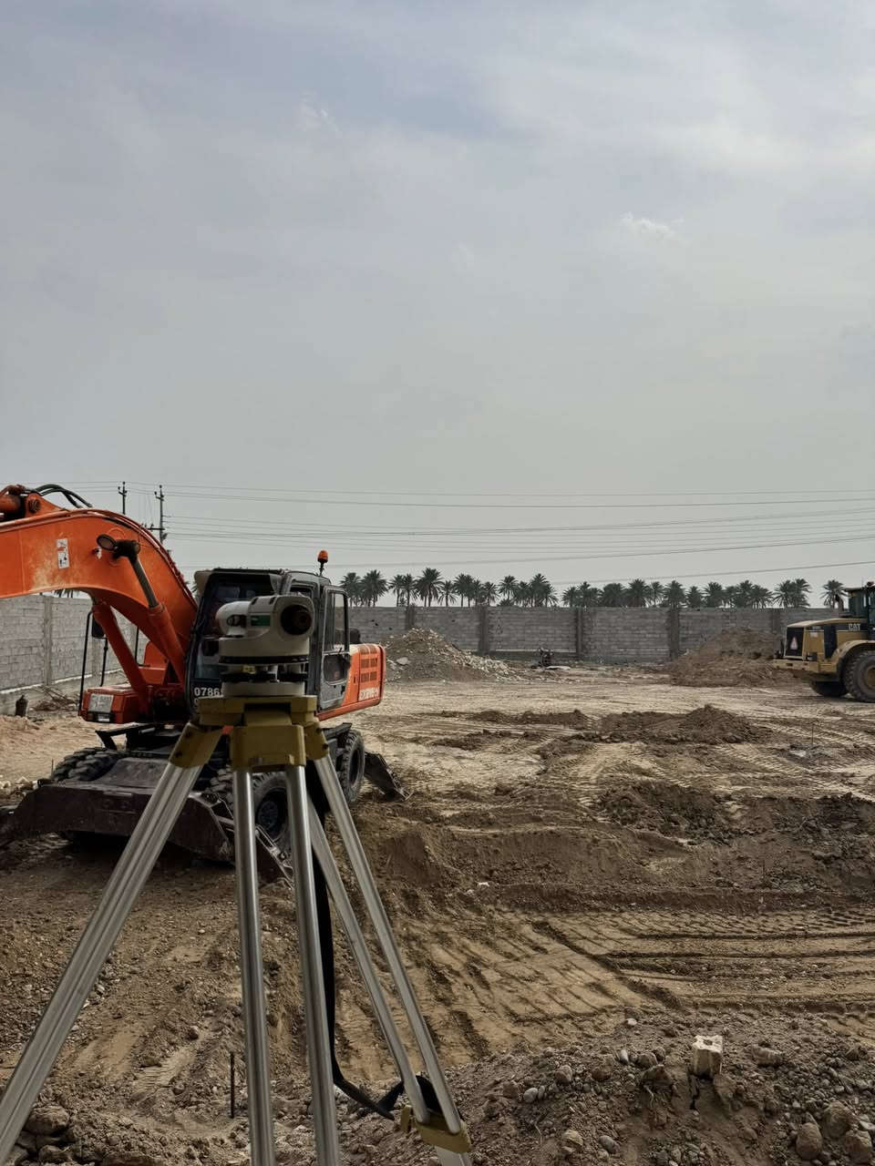 📍 أعمالنا اليوم | بغداد – عرب جبور

تم بحمد الله تنفيذ أعمال حفر وضبط منسوب مسبح بإشراف مباشر 👷‍♂️📐

🔹 قياس المسبح:
5 × 11 متر

🔹 الأعمال المنفذة:
✔️ تحديد منسوب الحفر باستخدام جهاز Level
✔️ إعطاء مناسيب مسبح الأطفال والجلسات بدقة
✔️ عمل Slop هندسي لضمان التصريف الصحيح
✔️ إعطاء وزن السبيس والبلاندك (صبة النظافة)
✔️ ضبط الأعماق الصافية قبل التنفيذ

📐 حفر المسبح مو حفر وخلاص… المنسوب هو الأساس

كثير أخطاء تصير بالمسابح بسبب الاعتماد على العين أو القياس العشوائي،
والنتيجة:
❌ فرق منسوب
❌ مي راكدة
❌ مشاكل تشطيب لاحقًاً

📞 للاستفسار وأعمال: ***********
ضبط مناسيب – حفر مسابح – أعمال مساحية
مهندس مساحة
