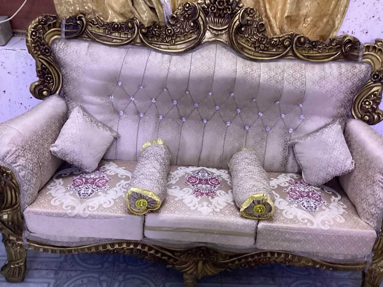 السلام عليكم 
يوجد تخم لل بيع أبو زنجيل جديد سعره 700 وبي مجال 
تنور كهربائي دبل هيتر جديد سعره 50
زليه 4*3 سعر 50
كاربد 6*5 السعر 50 
الاستفسار عله رقم ***********
