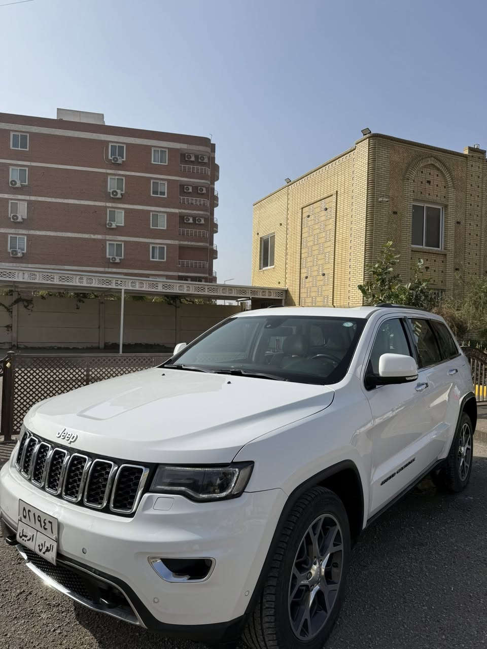 السلام عليكم🤍
الحلوة للبيع 
جيب لمتدد بلاص 
خليجية وكالة
موديل 19
الموصفات 
بانورما 
ثلث شاشات 
نضام 4*4
جنطة كهرباء 
كراسي كهرباء 
كراسي خزن 
ستيرن كهرباء 
تدفئة تبريد كراسي وستيرن 
فول الفول بعد معروفة موصفات المتدد الخليجي🤍
رقم اربيل تحويل وكالة خادم 🤍
السياره مكفولة بس هنا صار عندي 
طخة بلباب الخلفي وجاملغ الخلفي فه نصبغن 
بدون ايرباك بدون دواخل 
السعر 255 وبيها مجال 
الاستفسار 
*********** 
اسف ع اطالة حبايب 🤍
