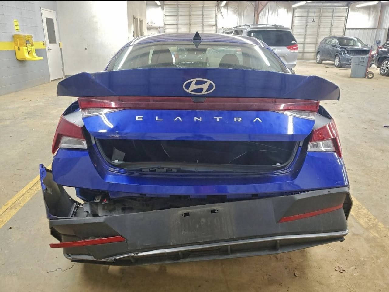 سلام عليكم 
النترا وارد امريكي ٢٤  كلين  بدون ارباك ماتصرف عليها
فقط تصليح بصيط بالدعاميات محرك ٢٠٠٠ بانزين
موجود بالارد الحرة معرض جوهرةالحياة
ماشية ٣٠ الف
لمن لديه كتاب شهداء 
                كتاب شهداء
صور امريكة و نقل و مقطع فديو نص مواصفات
ديالى بعقوبة للتواصل ‭0771 806 6863‬
سعر ١١٨ و بيها مجال جدا بسيط
