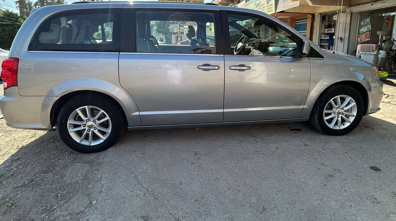دوج كرفان sxt 2019
ضربتها بالجنطة
وبيها صبغ قطعتين 
ماشية ١٥٠ الف ميل
محرك و كير كفالة 
حماوة ثابتة
تبريد ممتاز ٣ قطع تحكم خلفي 
ابواب شفط
صندوق كهرباء
عوارض القمارة موجودة لكن ما موجودة بالصور

لايتات عدسات 
تم أضافة شاشة ( والشاشة الاصلية موجودة)
تم أضافة حصان ( التنتا) الخاص بنوع ال gt.
نظام abs
نظام مثبت سرعة

بأسمي... صارلها ٤ سنين عندي
المكان غزالية

السعر ١٧٢ بيها مجال بسيط 

انا مكلف بالنشر اتصل على الرقم 

***********
