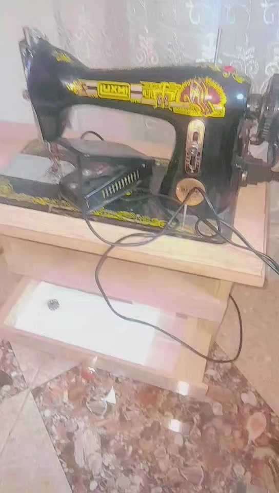 سلام عليكم  مكينه خياطه اي عيب ما بيه شغاله وتخيط زين السهر 125 وبيه مجال للطيبين


**إذا كنت صاحب هذا الإعلان وتريد حذفه لأي سبب، رجاءا أرسل رسالة إلى الدعم الفني**