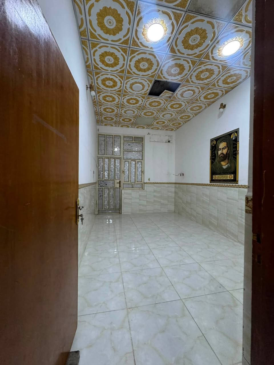 بيت للأيجار في القبله حي القائم بضهر مدرسه العليم طابق واحد جديد يحتوي على غرفه صاله مطبخ وستقبال مجموعه صحيات داخليه خارجيه سعر للأيجار(((550)))للتواصل على رقم ***********
