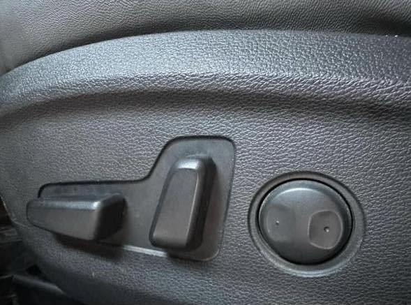 سياره سوناتا للبيع
المديل : 2018 ( امريكي )

الرقم : سليمانيه الجديد ( بأسمي )
سنويه : صالحه الى 2027
ماشيه : 64الف ميل 
المواصفات :
بصمه 
محرك 2400 GDI
تدفئة كشنات 
شاشه كبيره 
تحكم ستيرن 
اشاير بالمري 
رادار امامي 
رادار خلفي 
تبريد بيانو ( شاشه )
تبريد امامي و خلفي 
كشنات كهرباء+كشناتها بعدها جديده لوك
هاند بريك ( بصمه )
٣ وضعيات قياده 
تايرات و دسكات مبدل جديد 
السياره ممفتوح بيها شي بعدها عله وضعيه الشركه 
الحادث : الجاملغ الخلفي مع نصف الصندوق الحادث خفيف مواصل للرادار 
و طخه بالدعاميه الاماميه و هنا بالعراق صار بيها طخه بالجاملغ اليسره طاك بيها ايرباك ستيرن فقط  . موضح بالصور الحادث مع الطخه الباقي كله مكفول لغد شواصي 
السعر :145 وبيها مجال  
للأتصال : ***********
