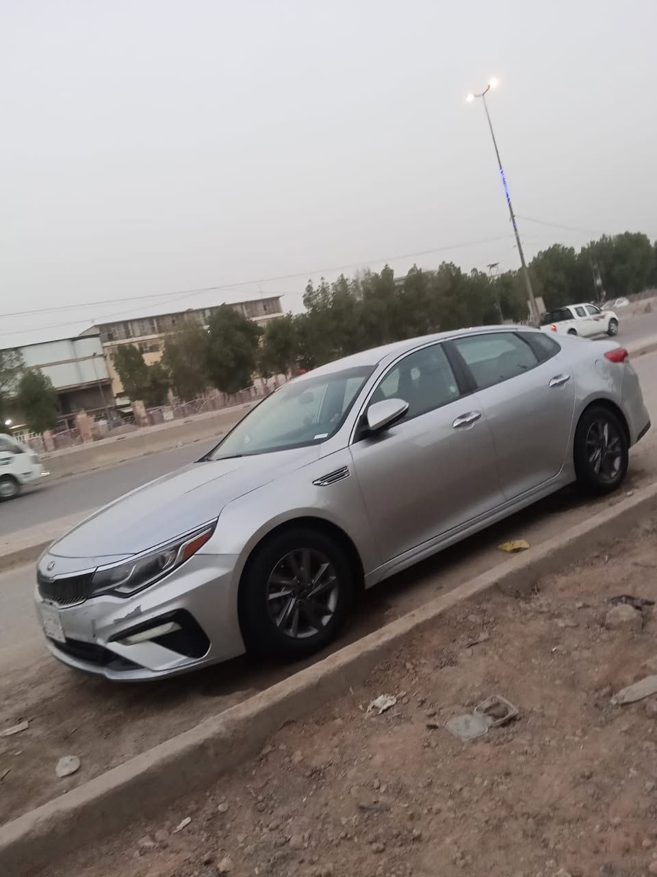 السلام عليكم اوبتما موديل 2020 امريكي بيه حادث جاملغ وبنيد. والباقي كفاله  رقم بابل  كير مكينه كفاله 
موصفات 
اشاير بلمري
شاشه 
كامره خلفيه دواره 
حساس خلفي 
رادر امامي 
تحديد مسار 
نقطة عمياء
تحكم استيرن 
صور الحادث موجود بل صور موضح 
وسياره حلوه ونظيفه السعر 140وبيه مجال مكاني بايل حله شارع 60  ***********
