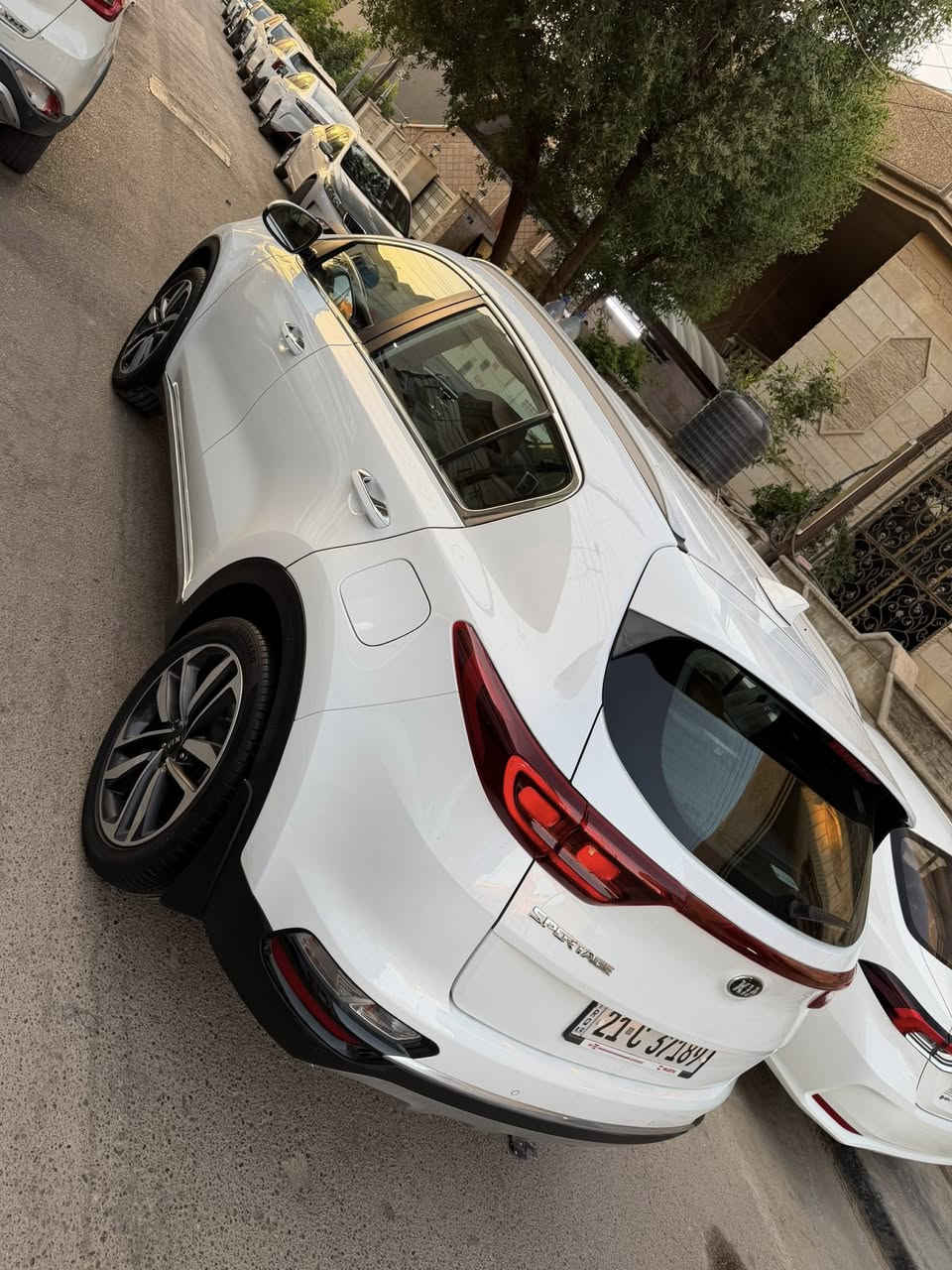 السلام عليكم 
سبورتج موديل 2021 خليجي محرك 2000 دوش السيارة مكفولة كفالة عامة من عدا رصعه بالجاملغ الامامي رصعه بسيطه مسحوبه بي بي آر باقي السيارة مكفولة كفالة عامة
السيارة جديدة معنئ الكلمة ماشية 67 ألف حقيقي علي وضعية الشركة 
مواصفات السيارة:
بصمة،حساس خلفي امامي،ثلاث تحكمات أنظمة قيادة،شاشة اندرويف،تبريد قطعتين والباقي معروف..
والمكان السيدية
والسعر 190$
وهذا رقمي ***********
