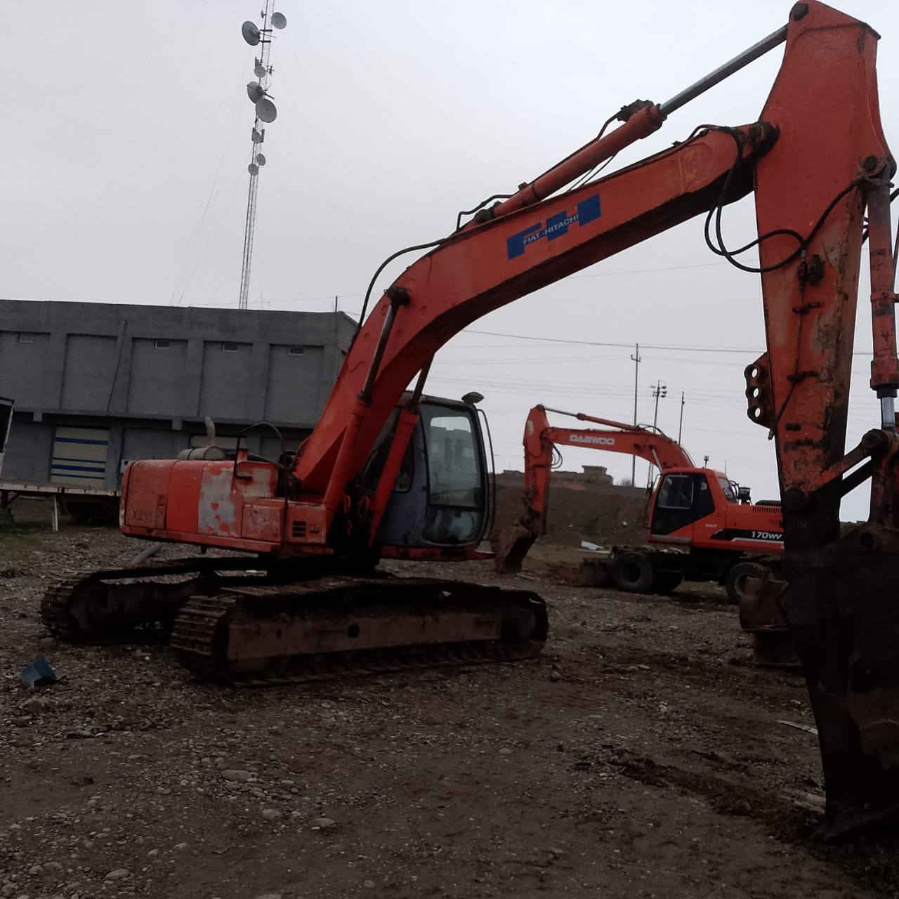 إعادة النشر بسبب الوعود الكاذبة للبيع حفاره فيات هيتاشي حجم 215 رقم اربيل دولي بسمي تحويل مباشر موديل 2000 السعر 135 و بيها مجال رقم ***********
