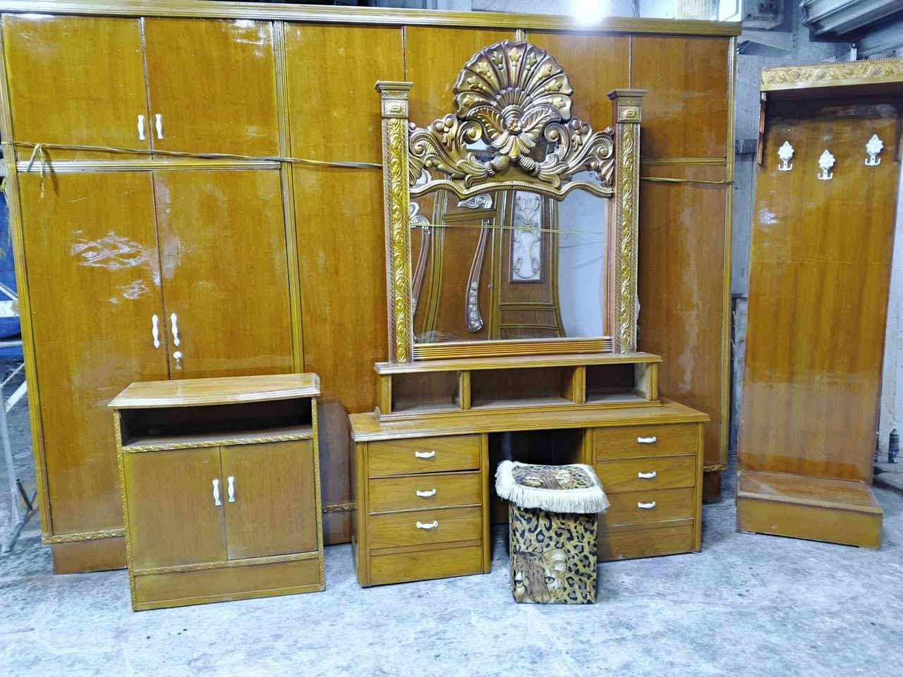 غرفة نوم مستخدمه صاج  مستخدمه كامله  مبيها نقص العنوان بغداد موبايل ***********لدينا خدمة توصيل بكروه بكروه
