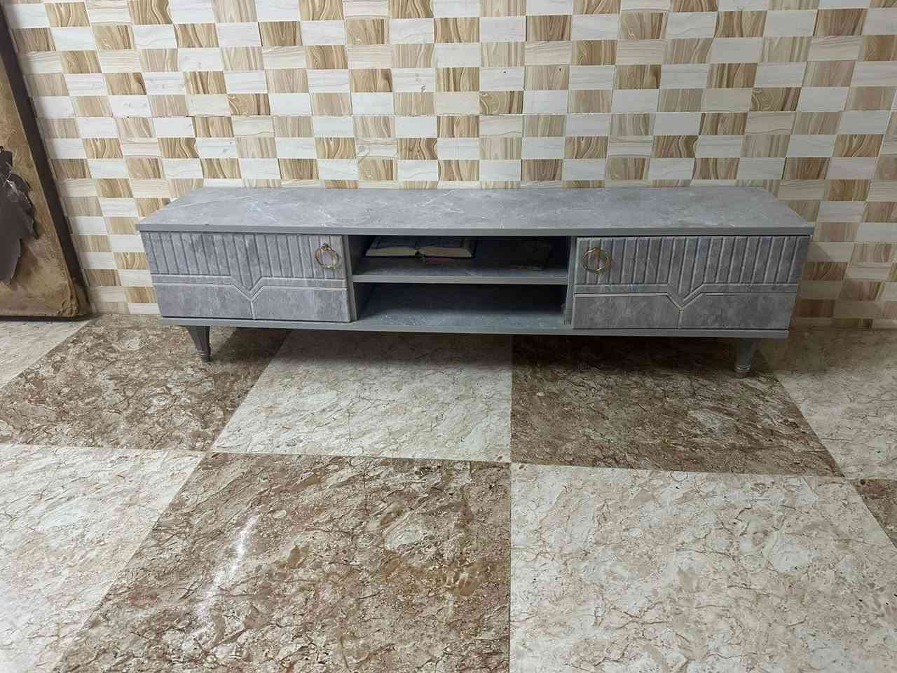 ميز بلازمه اخَو جديد نضيف كلش شهر صالي مشتريته
سعر 30 قفل  (قياس متر 50)
شراي يتصل ع رقم ***********
