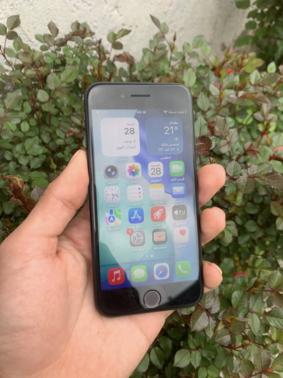 iPhone SE  الجيل الثاني
مامفتوح نورمال حاسبة ضد الماي وتر بروف لون اسود بطارية ٨١ اخر تحديث الموبايل بعد تحديثه ما واكف 
ذاكرة ٦٤ جيجا 
كلشي شغال بدون عيب سعرة ١٤٥ بي مجال مكاني حي انتصار ***********
