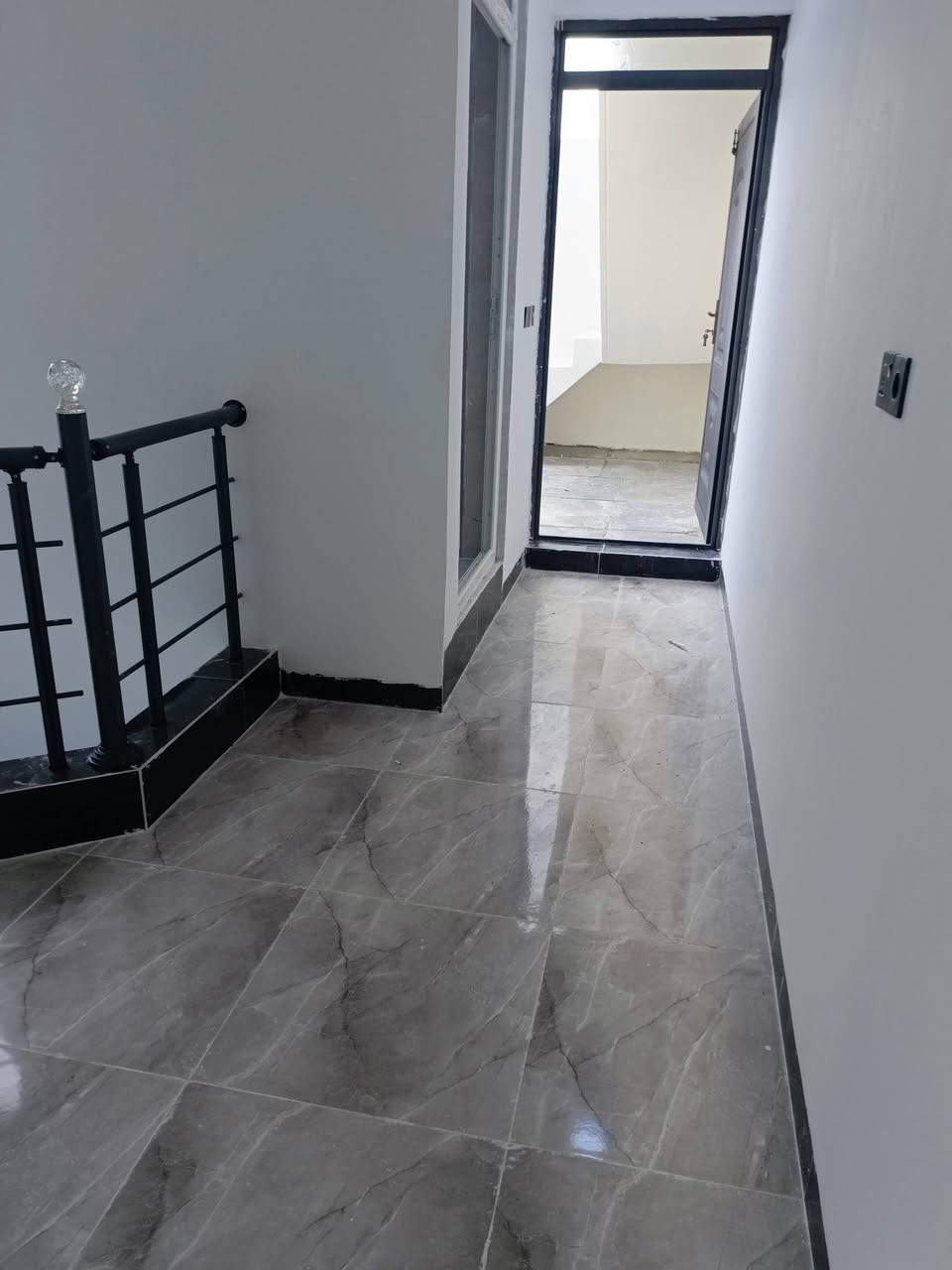 السلام عليكم يوجد كادر كامل
نشتغل شغل درجة أو بكل شيء
تنظيف بيوت إنقاذ غسل بيوت تفليش وكل شيء
صب لاش تعديل بيوت تنزيل مواد للتواصل عله هذا الرقم***********
