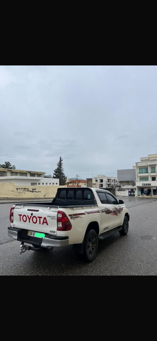 تويوتا هايلوكس 2022 شركه جيهان بدون دعم و سبخ و تعديل وضع شريكه 74kmماشيه حقيقي فول موصفات فور ويل و توماتيك رقم و سنوي جديد شرط تحويل سعر 315$ مجال مكان زاخو 
واتساب ***********
