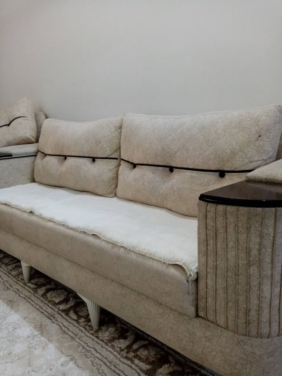 ئەم تاقم قەنەفە ئەسڵیە دە نەفەریە بەردەستە وەک لۆک وایە مئزی خۆی ڵەگەڵە سەحری 350هەزار شوین هەولیر کەسنەزان


**إذا كنت صاحب هذا الإعلان وتريد حذفه لأي سبب، رجاءا أرسل رسالة إلى الدعم الفني**