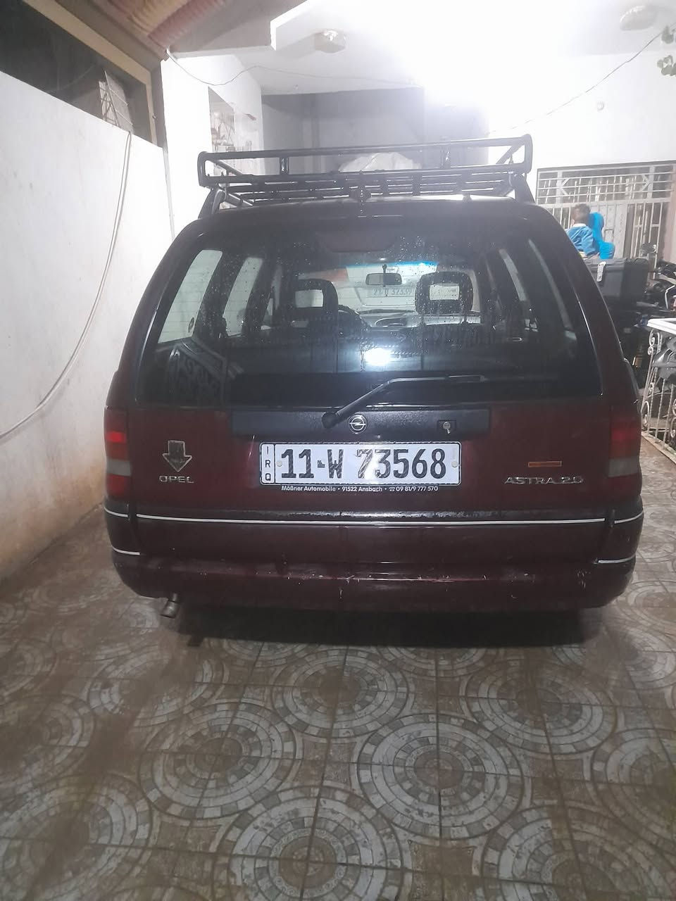 السلام عليكم اوبل استره نضيفه حلوه السياره بلادي تبريد موديل 1994 داخل حلو لون احمر لا ضربه لا كصه السياره جاهزه كهربائية كله شغاله محرك 2000 اوتوماتيك ابطاين جدد دشبوب جديد محرك وكير ابلادي تايرات جدد السياره انشالله ربع ما اذب عليه السياره مصبوغه جراد فقط لجماليه  مكان السياره بغداد ابو غريب حي الشهداء قرب محطه جوهره العدنان ***********
