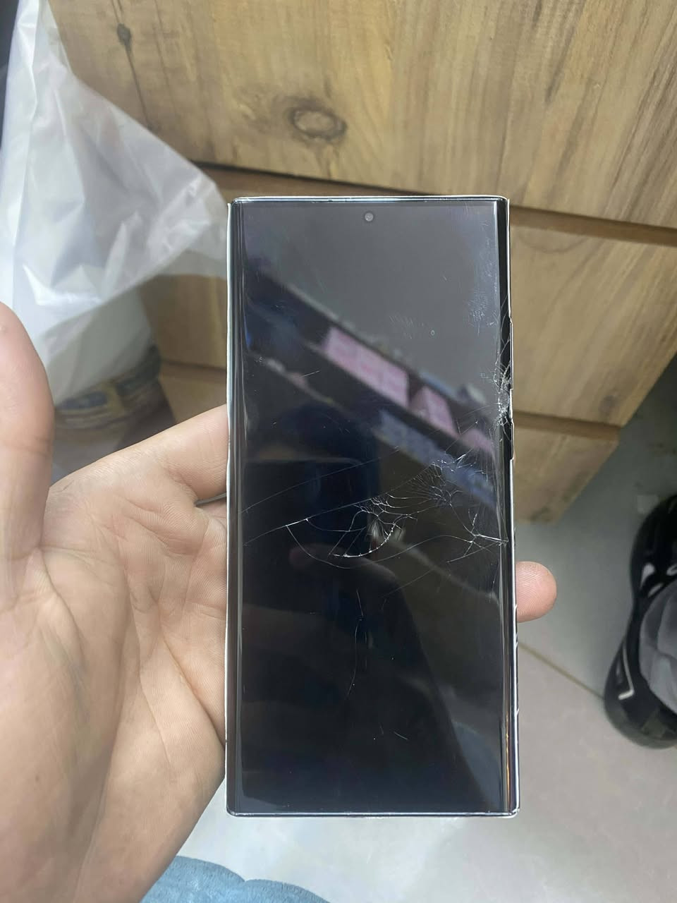 السلام عليكم سامسونج نوت 20 الترا 5G ذ256 دبل سيم كارت الجهاز بلادي فقط بي ضرر بالشاشة والكاميرا 1x مغوشة بي زوم 50x والجهاز فلاكشب مال العاب وابد ميشكل ولا يعلك والقلم مالته ماكو رايده ب180 وبي مجال ويا شاحنة سريعة و2 كفرات .
 
iPhone 11 pro Max 
ذ256 مستبدل شاشة وبطارية اصليات صرف خير من الله شاشة 3 خيارات فيس ايدي متوقف الجهاز شغال كامل مكمل وياه شاحنة أصلية شحن سريع و5 كفرات رايده ب230 وبي مجال . 
مكاني بغداد مجمع بسماية السكاني . 
الرقم : *********** . متواجد واتساب وماسنجر
