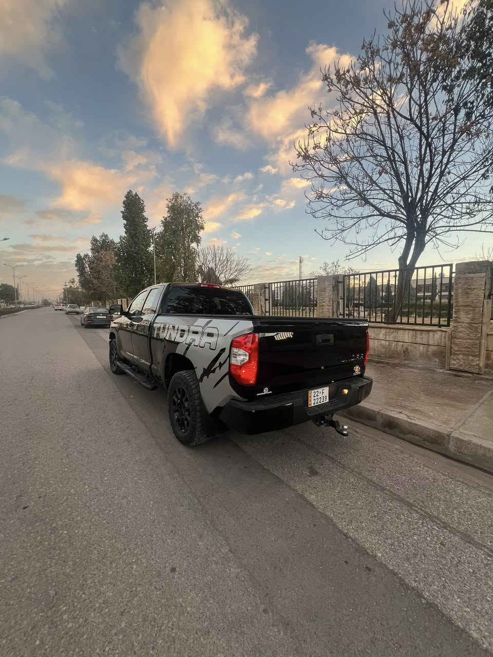 سلام عليكم
تويوتا تاندارا 
٢٠٢١ 
٣٨٠٠٠ ماشي 
مواصفات sr5
رادار اوتو ستوب كشن كارباي دوسة بيلادى ويل اسود بلكتوب لايت ليد  …. 
ضرر كلش بصيت جاملغ طرف سايق مضروب بس  بابين و جاملض صبغ 
٢٩٠$ بي مجال 
سنوية جديد  تعويل نفس يوم 
***********
