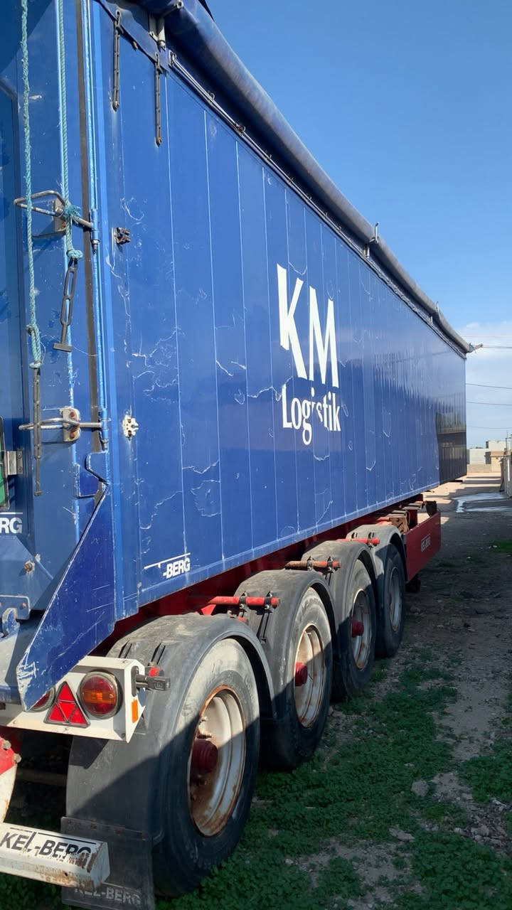 ئەم قەلابە بو  فروشتنە كاتيە سفرە كارى نەكرديە
٦٢ مكەحەبه 
بەرزى ٢٢٠
١١٤٠ مةتر پانى 
ژ.م //
0750 402 46 60
0750 701 91 42

نرخى ٢دةفتةر و ٨٥ورةقة
