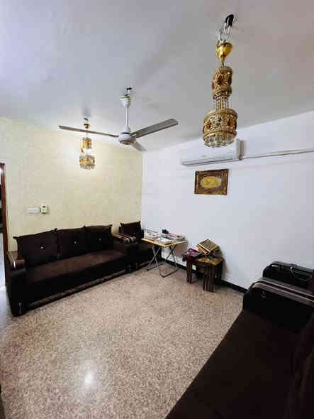 بسم الله الرحمن الرحيم 
دار للبيع مساحه 110م واجه. 5.50 نزال 20 
بناء نضيف جداً اضلع غير مشتركه 

📍موقع البيت غزاليه شارع مدير الأمن مربع قاسم نافوره من افضل المواقع في الغزاليه 📍👌

محتويات البيت 

🔴الطابق الأرض يحتوي على كراج + مدخلين صحيات خارجيه صاله + مطبخ + حولي 

🔴الطابق الثاني يحتوي على غرفتين نوم + خدمات 

الطابق الثالث يحتوي على بيتونه + سطح 

للأستفسار 

☎️***********☎️احمد الفلاحي
