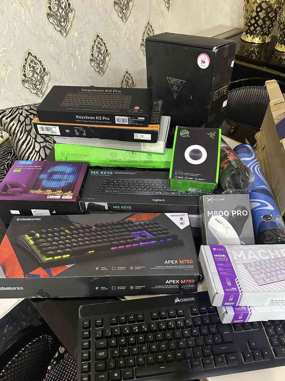 شلعه ل اصحاب محلات و بيجات
متكون ب 12 كيبورد و 4 ماوس باد و ماوس و هيدسيت و ويب كام و نشره كوفي
بيهم  جديد لوك و اوبن بوكس و سعر كسر سوق


**إذا كنت صاحب هذا الإعلان وتريد حذفه لأي سبب، رجاءا أرسل رسالة إلى الدعم الفني**