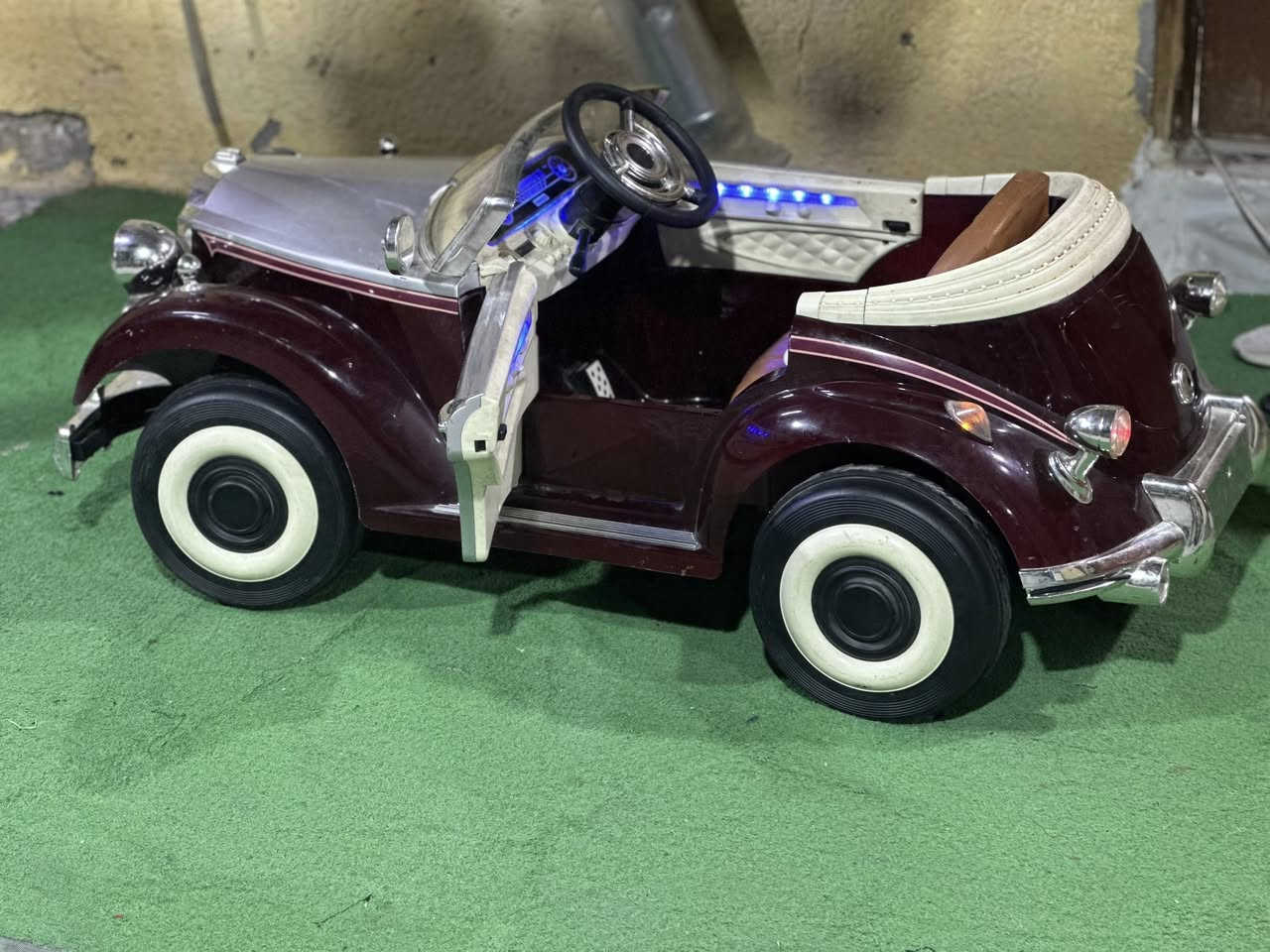 سياره رور رايز كشن جلد تايرات ربل  من عمر سنى لى 10 سنوات نضيفه كلش سعر 250 ***********
