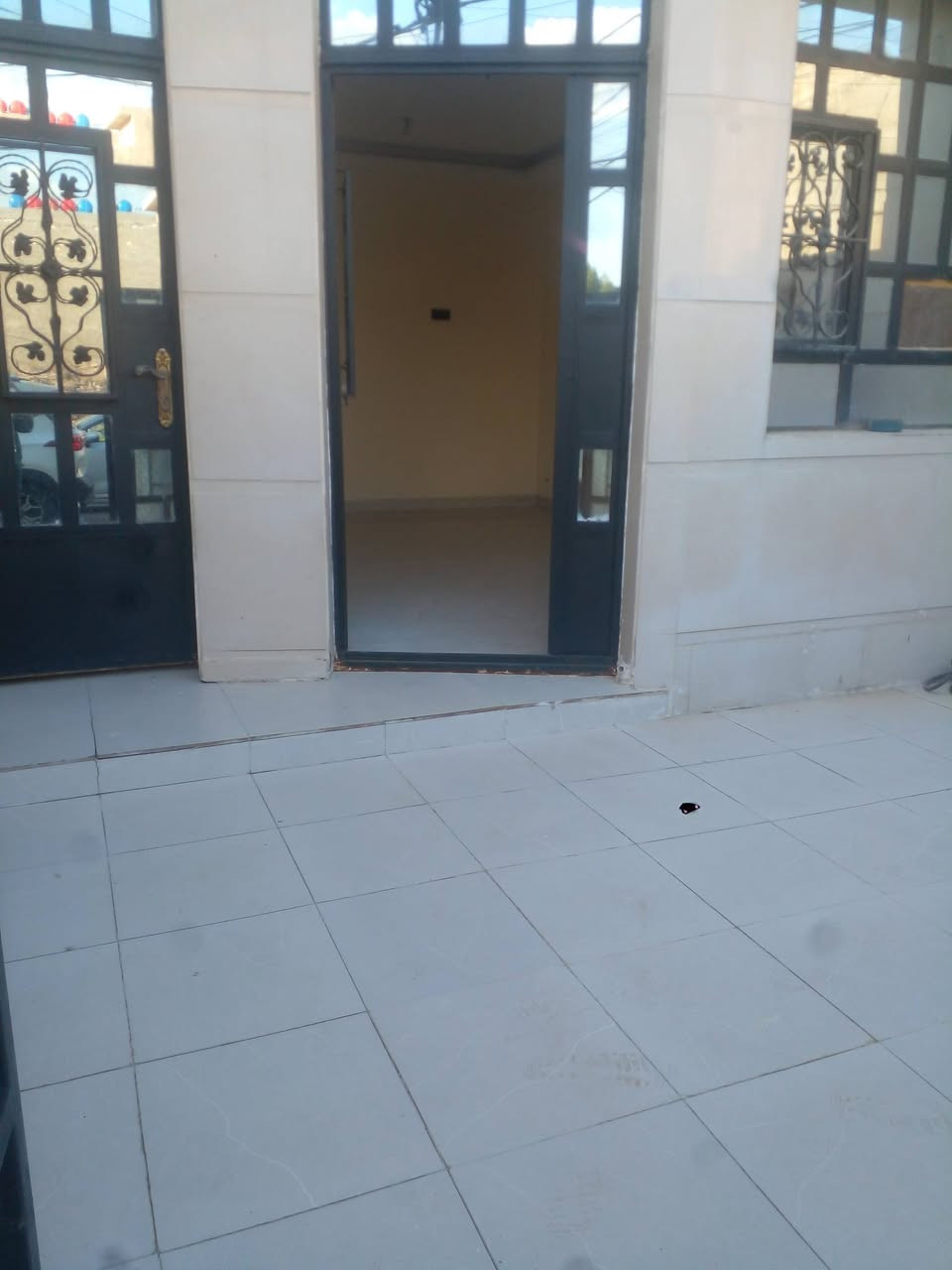 100م طابو صرف سكن   واجه5 نزال20 حي البساتين  الضباط قرب  اسواق فراوله الطابق الاول صاله وحولي مطبخ مع خدمات وغرفه ومنور والثاني غرفتي وحولي وخدمات   ***********
