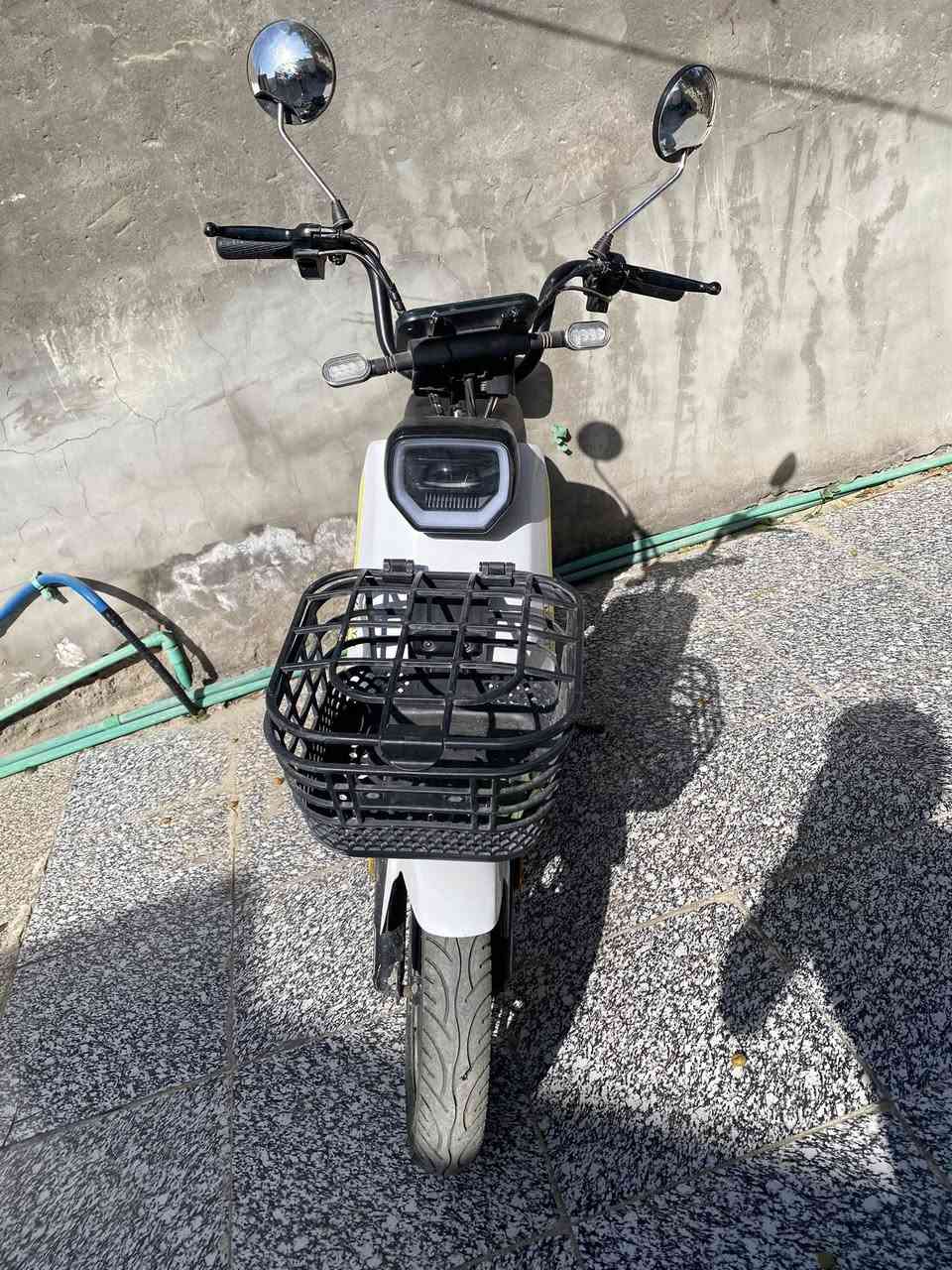 سلام عليكم 
دراجه كهربائية هم دراجه و هم بايسكل هيه بس الزنجيل ماله ضايع بعدهي جديده كلشي بيه شغال لايت اشاير عداد تشغيل عن بعد محتاج و مخلي سعره جوا السوك كله والله العظيم السعر 250و بيه مجال بسيط 
عنواني ناصريه حي اريدو يم مدرسه البويب
الرقم ***********
