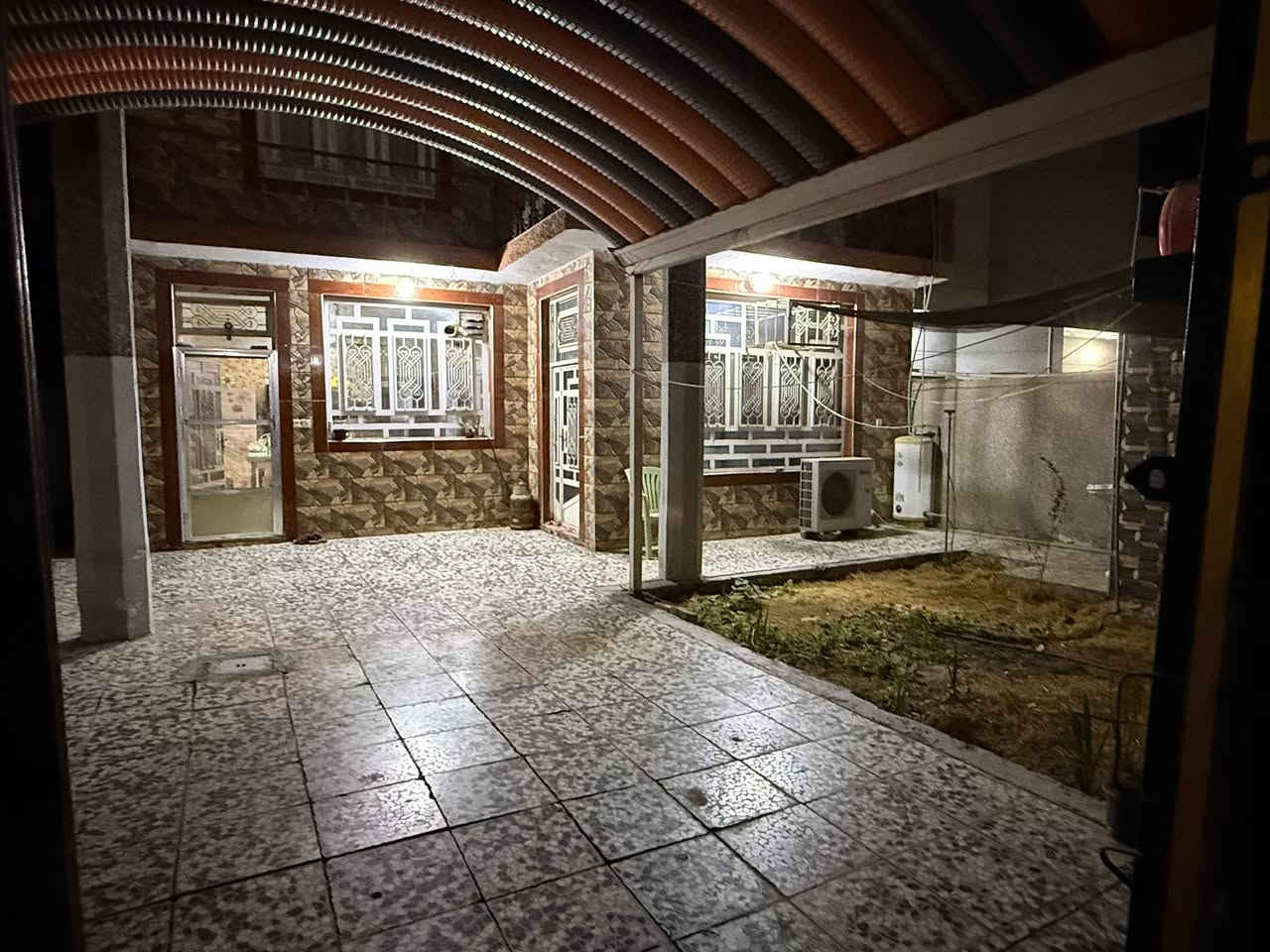 🏡 للبيع بيت في الحلة – حي الجزائر (فرع السايلو)

📍 الموقع: مقابل ملعب الجزائر
📏 المساحة: 273 متر مربع
📄 السند: 25

مواصفات البيت:
✅ طابقان
✅ 4 غرف نوم
✅ استقبال واسع + هول
✅ مطبخ
✅ 4 مجمعات صحية داخلية + مجمع صحي خارجي
✅ كراج
✅ شارع مبلط

💰 السعر: 280 مليون دينار قابل للتفاوض

📞 للاستفسار:
***********
