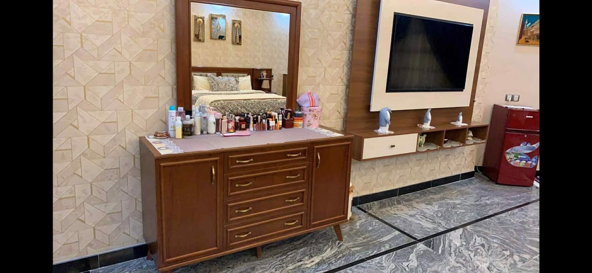 السلام عليكم ورحمة الله
اخواني الاعزاء توجد غرفة نوم للبيع مع ملحقاتها مع سبلت كنتوري مع كراسي عدد 2 مع البلازمه مع قاعدة البلازمه غرفة النوم تزكام عراقي ثقيل السعر 8 ملايين ونص وبيها مجال للاتصال *********** ابو جيهان العنوان زيونه المحاربين
