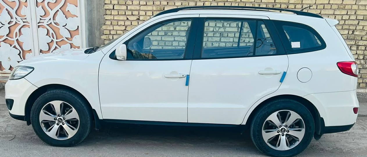 سنتافيه 2012 خليجي
كفاااالة عااااامة
رقم بغداد تحويل ثاني يوم
عدادالمسافة 120 كم
سونار مرفق
شرط كفاله  لاضربه ولا تبديل ولا صبغ
7 راكب 
مكينة 6 سلندر 3500
3 قطع تبريد
ويل 18
مكينة وكير شرط ما مفتوحات ولا تبخير ولا صوت
تبريد ثلج
تخم تاير جديد شاده
كشن كهرباء 
داخل بيجي 
شاشة
كاميرا دوارة
تحكمات استيرن كامل 
فورويل دفع رباعي 4x4 

 السعر 158 وبيه مجال بسيط
***********
***********
