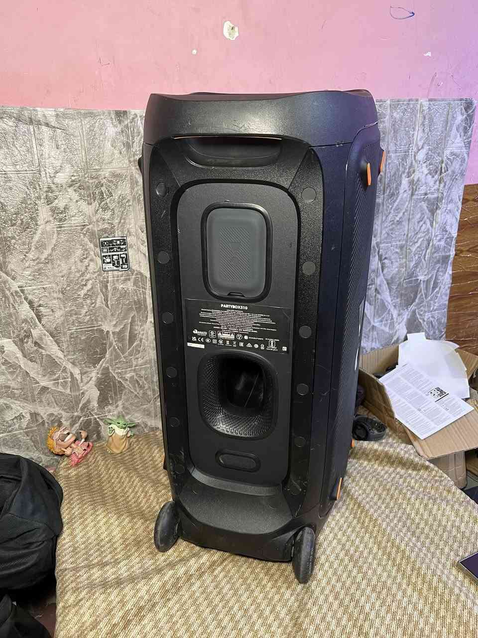 JBL PARTBOX 310 شحن وياه كيبل الشحن فقط
مستخدم نظافه كدامك ضمان سبوع السعر 450 الف توصيل كل العراق للحجز ***********
