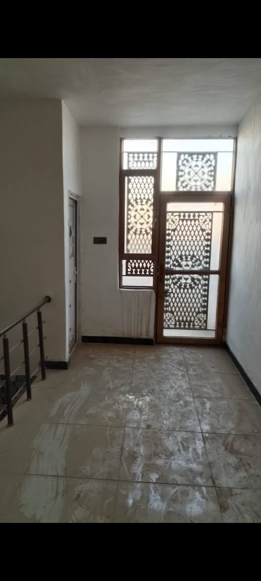 للبيع للبيع دار مناسب للبيع قريب الامام 2 كيلو يبعد عن الامام خدمات كامله ماء كهرباء مجاري تبليط منطقه ممتازه الدار سعر جيد جدا مناسب جدا المساحه 50 طابق ونص بناء حديث الدار جديده تواصل مع المكتب ***********

