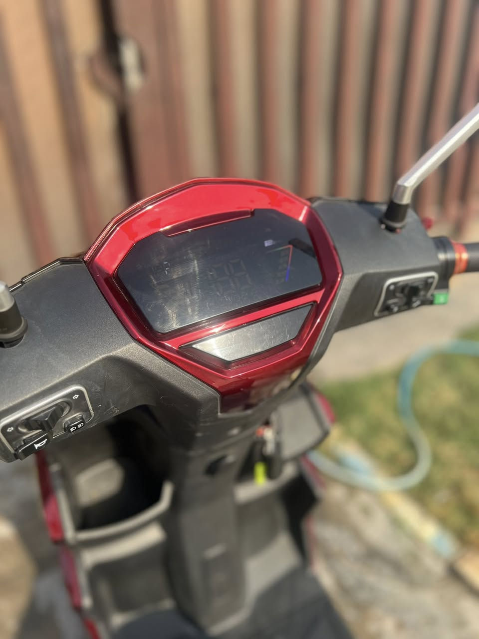 السلام عليكم 
للبيع ماتركس بطاريه ليثيوم ملف 2000 دراجه صارلها شهر من نازله اي نقص ما بيها لايتات عالي ناصي رماش زنون LED  بصمه سويج كارت دراجه شلعه ومعدل قوي عنوان بغداد العامريه ***********
