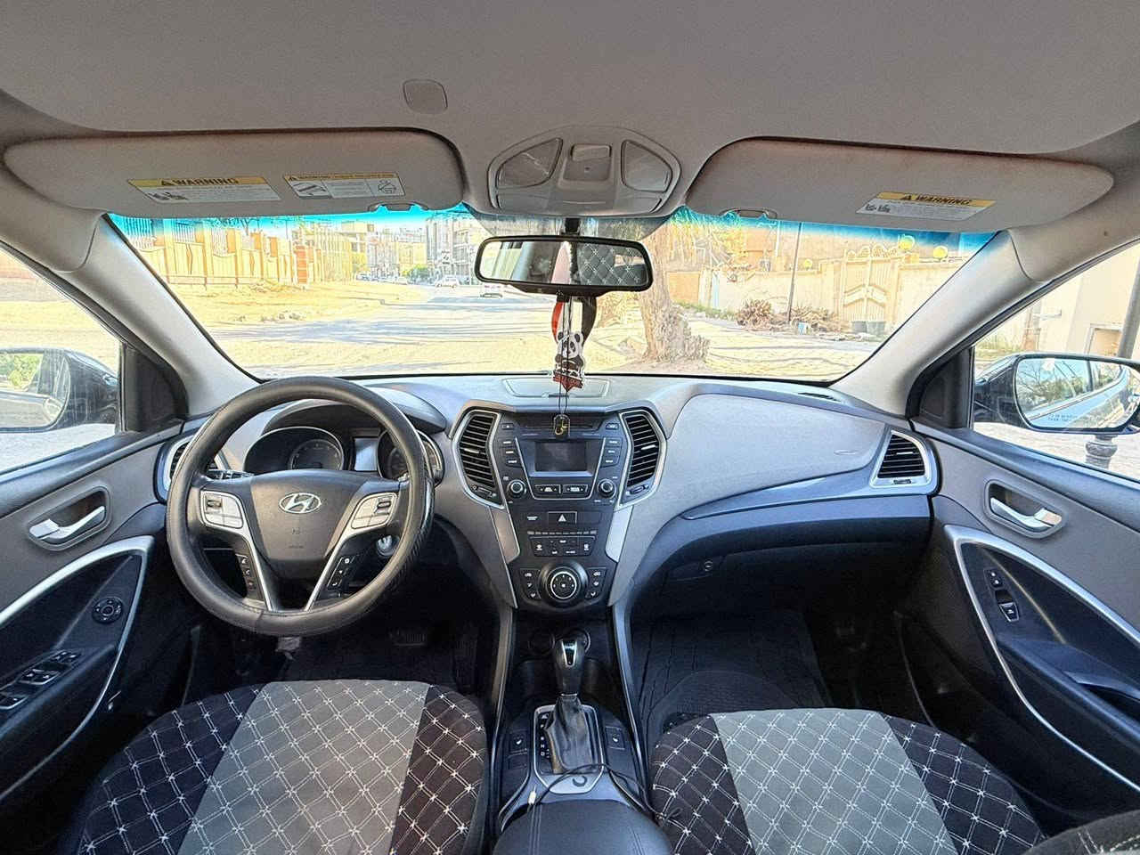 سنتافي موديل 2016 وارد امريكي سعر 130  مع المجال للاستفسار *********** حادثهه شي بسيط   داير جاملغ خلفي بدون داخل وبيهه باب كلير السياره جديده بمعنه الكلمه ماشيه 64 حقيقي  مواصفات كامره خلفيه داوره تحكم استيرن جهتين مثبت سرعه فورويل حداديه  تخم تاير ويل كب كروم حساسات كشنات كهربائي داخل بيجي. تبريد قطعتين ثلج تدفئه شغال مكينه 2400 وكير وضع الشركه مكفولات من الفتح منضومه زينون  السياره جاهزه اي نقص مابيهه سنويه لل28 تحويل مباشر مكان السياره كربلاء
