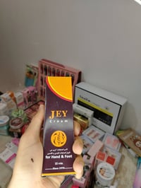 كريم كرم جي • ايرانية اصلية • تشقق القدم