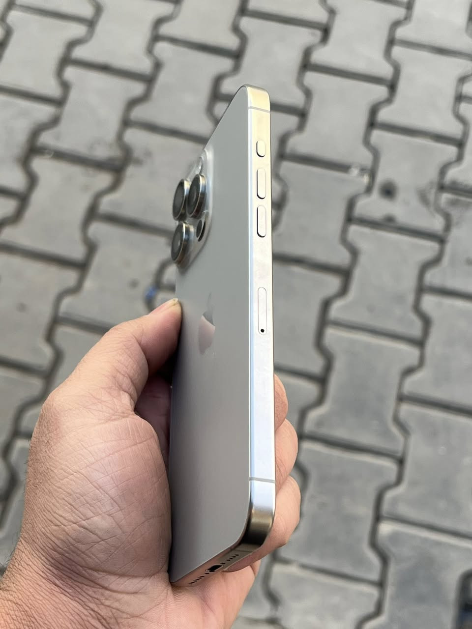 ايفون 15promax
ذاكره 256
بطاريه 87
على وضع وكاله 
نضافه 100/100
لا مصلح ولا مفتوح 
ماستر ماستر 
لون رصاصي 
مع كامل ملحقات 
سعر مليون 50  نهايته 
عنواني بغداد ***********
