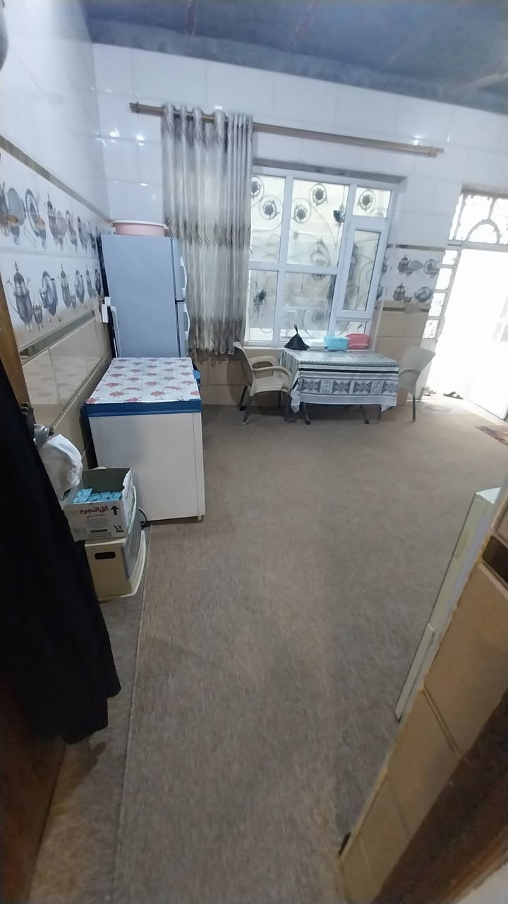 دار للبيع ٢٠٠م زراعي
غرفتين وصاله 
ومطبخ واستقبال 
وحمام داخلي وخارجي 
البناء حجر السعر ٥٠ مليون وبي مجال 
عنوان البيت البراكية شارع المعمل شارع السبيس مكتب بغداد للعقار ***********
