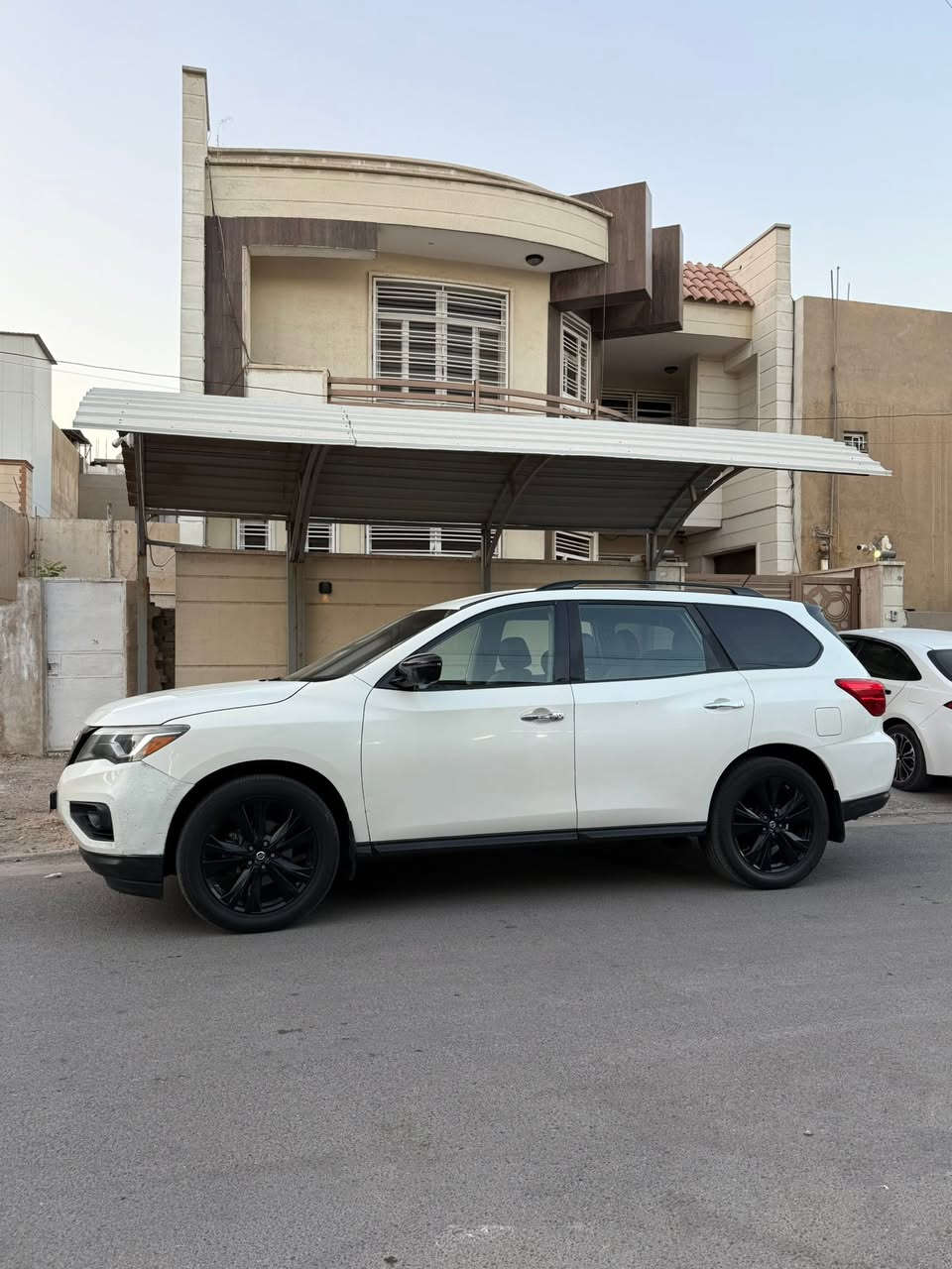 نيسان باثفايندر 2018  Midnight فول مواصفات للاخير ما عدا الفتحة 

7 راكب كشنات جلد + 3 قطع تبريد 
 
السياره على وضع الشركه 
* تبديل جاملغ امامي ايسر فقط 
* كلير امريكا فقط 

السعر 14500$ وبيها مجال بسيط 
العنوان بغداد اليرموك 

للاستفسار ***********
