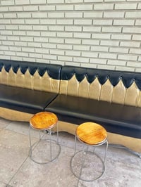 مقاعد • طبلات • مراية