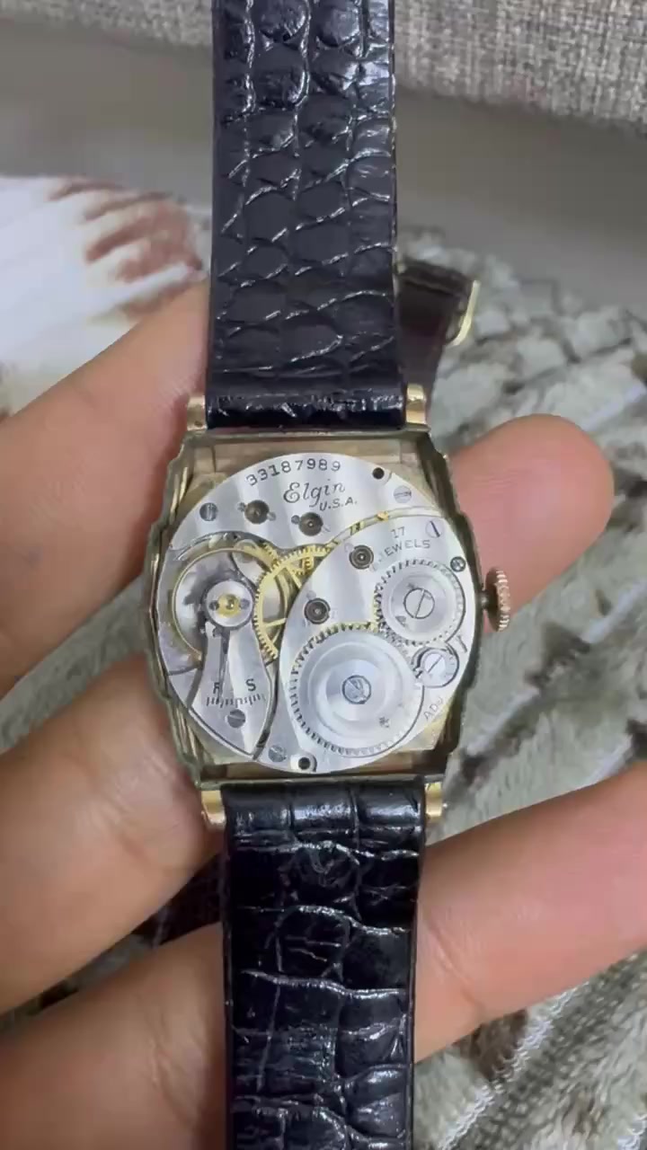 ساعه ماركة ايلجن امريكي
ساعه جميله جدا 
قطرها 28x36
نصب تكويك

سنترثواني منفصل

قطعه تحفه من تحف زمن ماضي

فنتج انتاج 1950

قطعه نضافه تامه 
تغليف ذهب

 سعرها 130$


**إذا كنت صاحب هذا الإعلان وتريد حذفه لأي سبب، رجاءا أرسل رسالة إلى الدعم الفني**