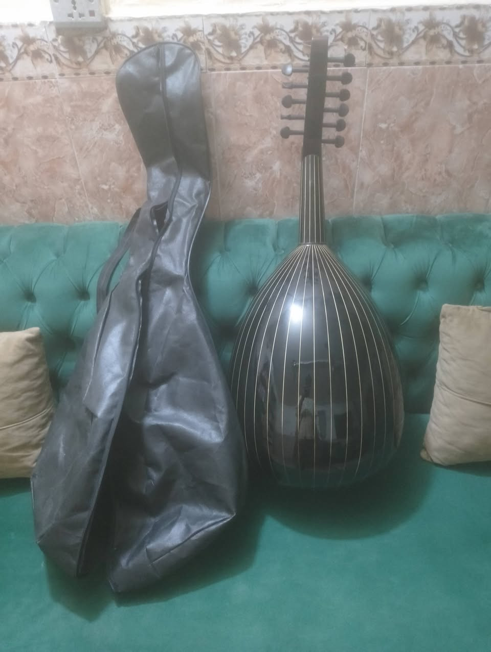 عود تركي للبيع مع حقيبة وريشه العنوان البصرة فقط لا يوجد توصيل فقط البصرة يحتاج فقط اوتار اشراي يتصل عليه السعر 100 قفل االشراي يتصل المو شراي لا يعلق بدون حراج هذا رقمي شراي اتصل عليه بيك خير وتدلل ***********
