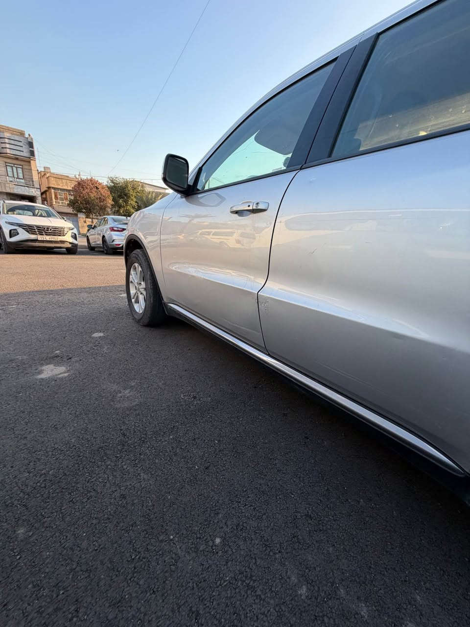 دودج دورانكو موديل 2011 للبيع كلين تايتل 
بدون صبغ 
مكينه 3600 
مواصفات 
تشغيل عن بعد 
بصمة 
كشنات كهرباء الامامية + حضن 
صندوق كهرباء 
شاشة كبيرة قلاب 
AUX + Disc 
فول تحكم ستيرن 
مثبت سرعة 
مدخل كهرباء 220V
تبريد ٣ قطع 
ويل 18 
صدر جديد 
مكينه جديدة 
حدادية جديدة 
السيارة بيها فقط شخط بالجاملغ الخلفي الايمن 
مصلح ومرشوش اساس على كده ممصبوغ 
وبيها طخات بسيطة ممصلحه 
رقم جديد سنويه وهزه جديدة 
ما عليها غرامات تحويل مباشر 
مكانها بغداد شارع فلسطين 
عارضها ب 163 وبيها مجال بسيط 
وهذا رقمي *********** بغداد, العراق
