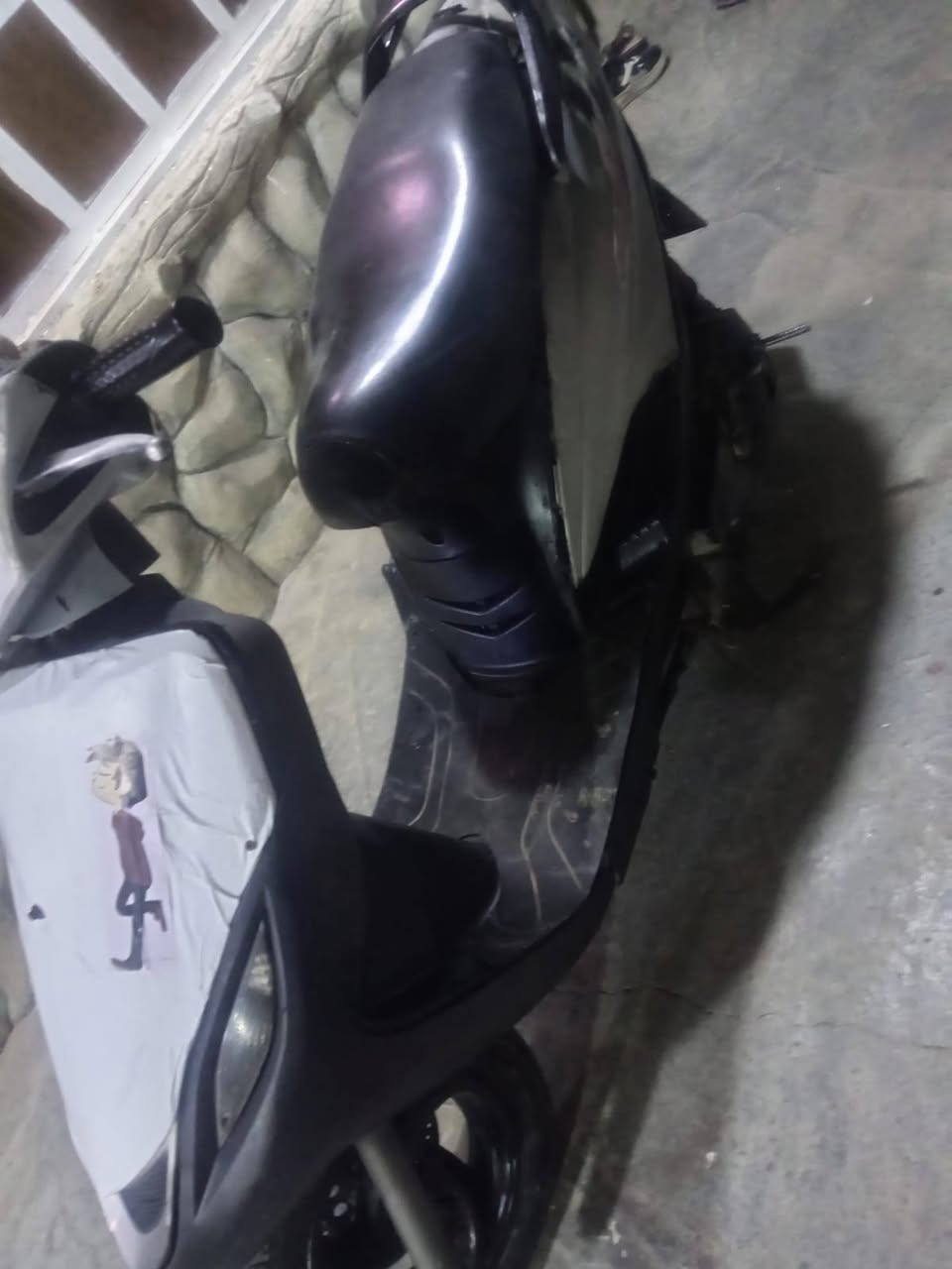 السلام عليكم دراجة ماكس 140 كهربائيات كاملة تايرات 2جدد دراجة كاملة وحلوة محرك نضيف حيل ونشط فقط الكابريتر بيها خربطة كاملة سلف وهندر  السعر 275مكان عبايجي ***********
