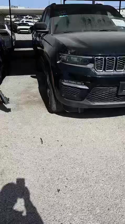 السلام عليكم
جيب كراند شيروكي لمتدد هايبرد بلك ان
حادث كما موضح بالفديو
مشحونه الى اربيل سبوعين توصل الى اربيل 
تباع على وضعها تستلم رقم كاتي بدون تصليح.
السعر ٢٩٥ ورقه.
للتواصل ***********
