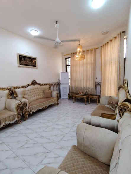 بيت للبيع مساحة 120 متر طابقين
الطابق الاول استقبال , مطبخ ,صالة ,غرفة نوم ,صحيات2 خارج وداخل  ,مناور عدد 2 
الطابق الثاني 3 غرف نوم ,صالة ,صحيات , سطح طابق ثالث .
الموقع دور الزراعة الثانية خلف مكتب الريان فرع صيدلية ود .
للأستفسار اتصال على الرقم *********** 
السعر ١١٥ وبي مجال.
